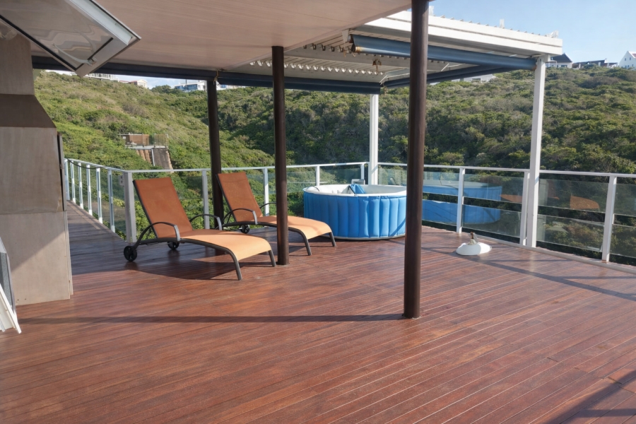5 Bedroom Property for Sale in Boggomsbaai Western Cape
